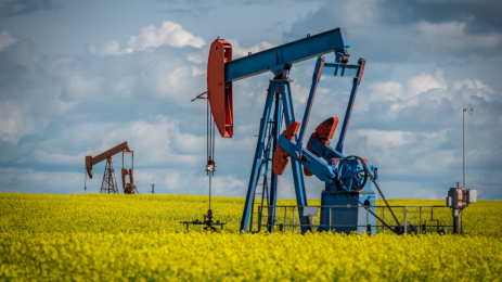 US_stocks_slip_while_oil_rises_as_Hormuz_tensions_and_mixed_earnings