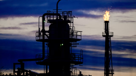 Oil Futures Edge Higher Before U.S. Holiday