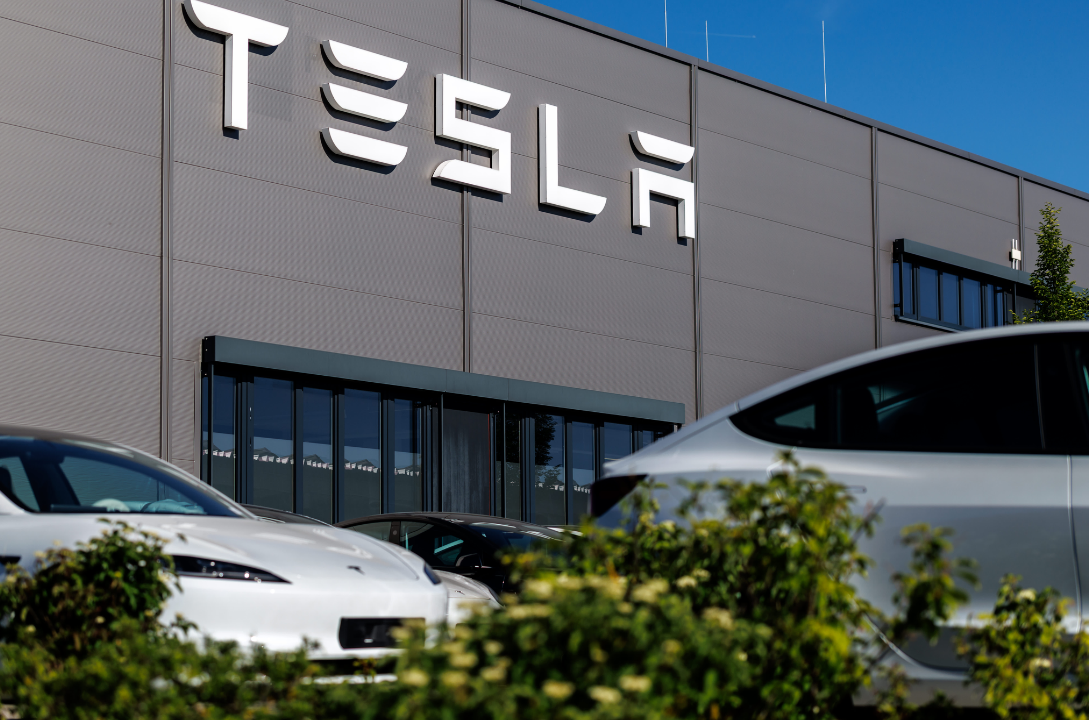 Tesla Short Bets Build as Earnings Pressure Mounts
